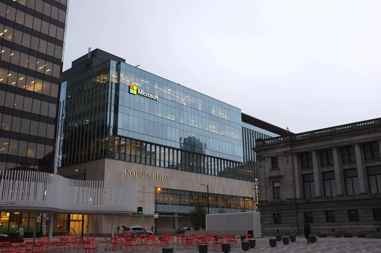 Microsoft Suisse Conquiert Genève: Découvrez Leur Nouvelle Forteresse Technologique à Pont-Rouge!